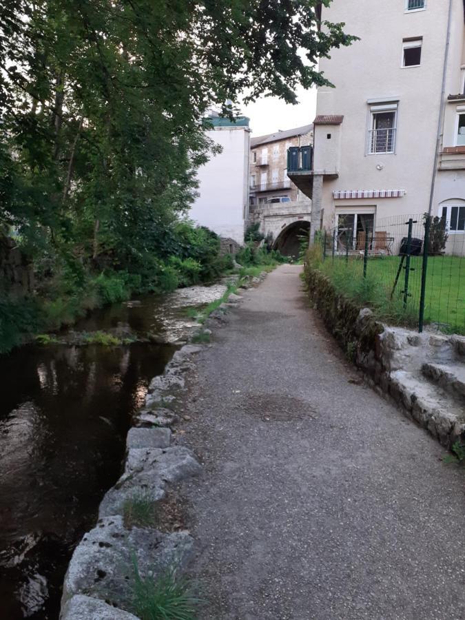 Appartement Rez De Chaussee Avec Terrasse Et Jardin Tence Exterior photo